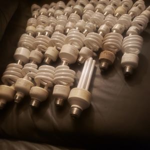 34 ENERGY SAVING LIGHT BULBS